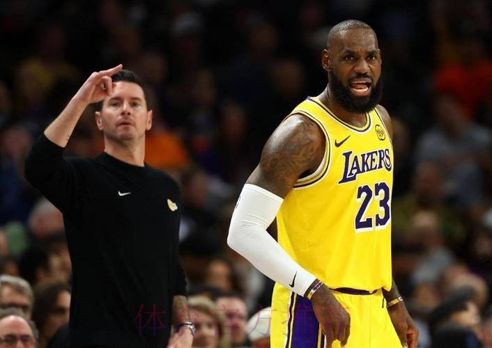 单节22罚！开拓者罚球创纪录打花湖人，詹姆斯父子同场只剩尴尬